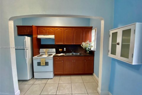 Apartamento en alquiler en Homestead, Florida, 2 dormitorios, 578.6 m2 № 1944057 - foto 9