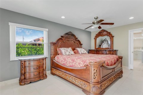 House in Port Orange, Florida 3 bedrooms, 175.59 sq.m. № 1765975 - photo 19
