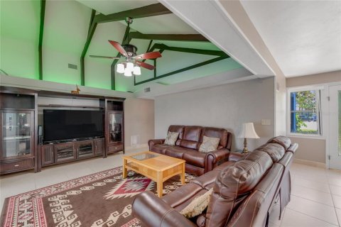House in Port Orange, Florida 3 bedrooms, 175.59 sq.m. № 1765975 - photo 12