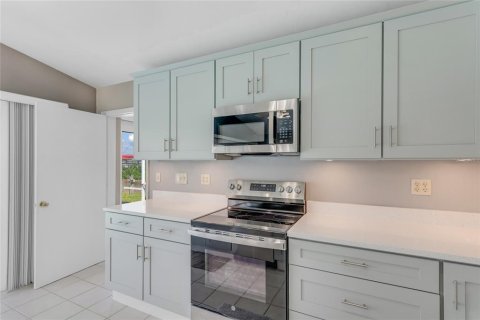 House in Port Orange, Florida 3 bedrooms, 175.59 sq.m. № 1765975 - photo 16
