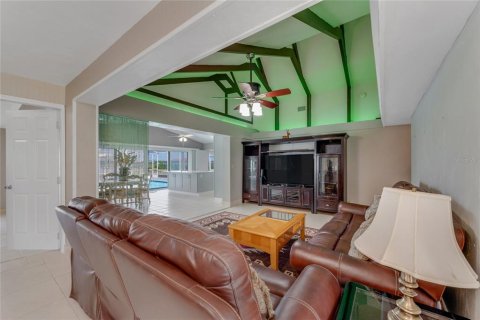 House in Port Orange, Florida 3 bedrooms, 175.59 sq.m. № 1765975 - photo 11