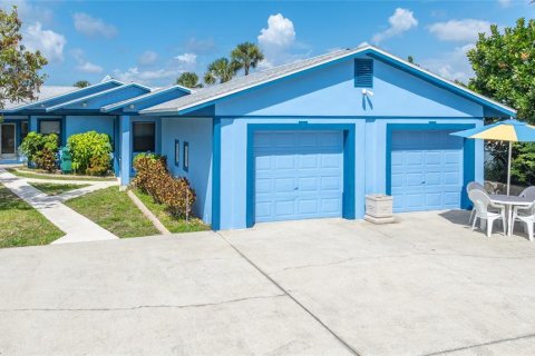 House in Port Orange, Florida 3 bedrooms, 175.59 sq.m. № 1765975 - photo 3