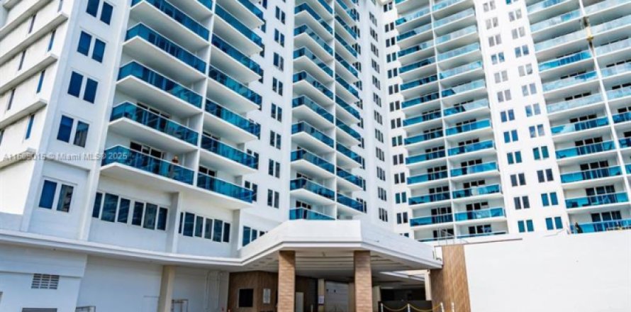 Condo in Miami Beach, Florida, 1 bedroom  № 2022695