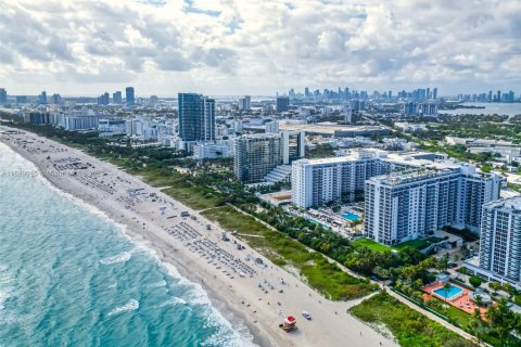 Condo in Miami Beach, Florida, 1 bedroom  № 2022695 - photo 11