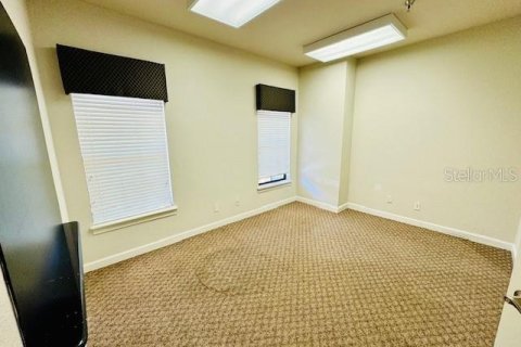Propiedad comercial en alquiler en Winter Springs, Florida № 2109088 - foto 7