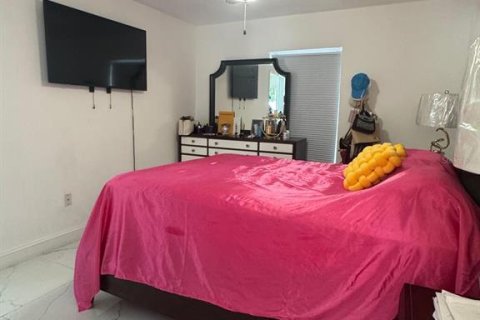 Casa en venta en Tampa, Florida, 3 dormitorios, 107.58 m2 № 1908708 - foto 5