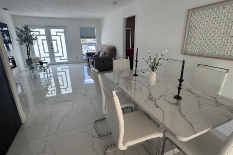 Casa en venta en Tampa, Florida, 3 dormitorios, 107.58 m2 № 1908708 - foto 3