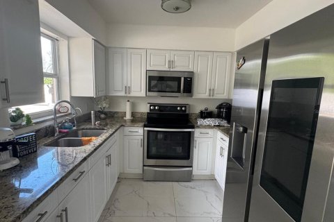 Casa en venta en Tampa, Florida, 3 dormitorios, 107.58 m2 № 1908708 - foto 4