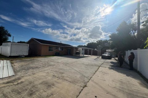Casa en venta en Tampa, Florida, 3 dormitorios, 107.58 m2 № 1908708 - foto 13