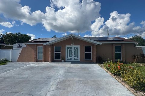 Casa en venta en Tampa, Florida, 3 dormitorios, 107.58 m2 № 1908708 - foto 1