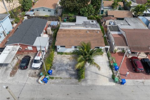 Commercial property in Miami, Florida 161 sq.m. № 1764605 - photo 17