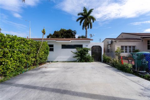 Commercial property in Miami, Florida 161 sq.m. № 1764605 - photo 4