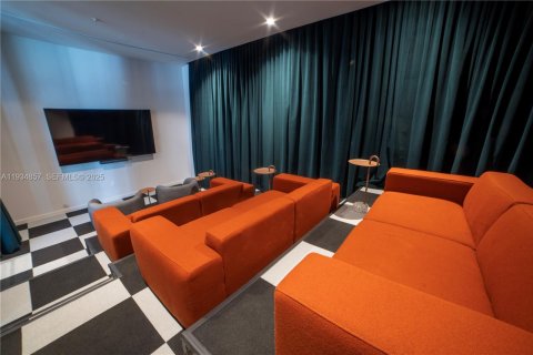 Condo in Miami, Florida, 1 bedroom  № 1994116 - photo 28