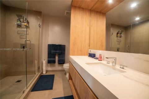 Condo in Miami, Florida, 1 bedroom  № 1994116 - photo 14