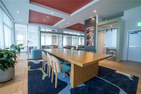 Condo in Miami, Florida, 1 bedroom  № 1994116 - photo 21