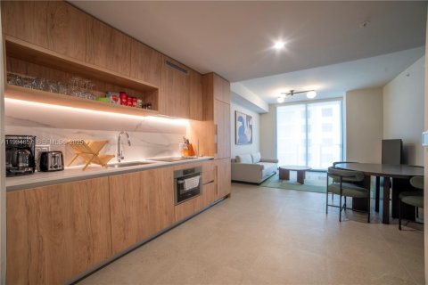 Condo in Miami, Florida, 1 bedroom  № 1994116 - photo 3