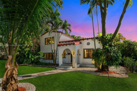 House in Miami Shores, Florida 3 bedrooms, 155.43 sq.m. № 1775295 - photo 1