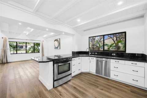 House in Miami Shores, Florida 3 bedrooms, 155.43 sq.m. № 1775295 - photo 11