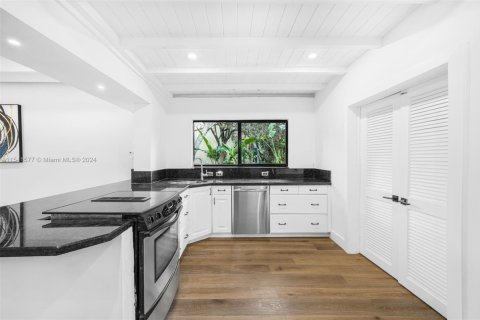 House in Miami Shores, Florida 3 bedrooms, 155.43 sq.m. № 1775295 - photo 12