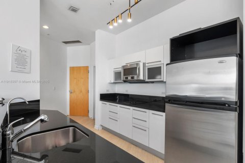 Condominio en venta en Miami, Florida, 1 dormitorio, 92.9 m2 № 1972377 - foto 13