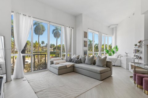 Condominio en venta en Miami, Florida, 1 dormitorio, 92.9 m2 № 1972377 - foto 2