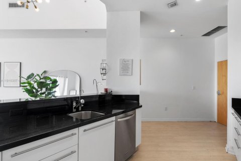 Condominio en venta en Miami, Florida, 1 dormitorio, 92.9 m2 № 1972377 - foto 15