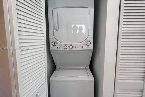 Apartamento en alquiler en Miami, Florida, 1 dormitorio, 65.03 m2 № 1967825 - foto 9