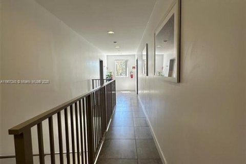 Apartamento en alquiler en Miami, Florida, 1 dormitorio, 65.03 m2 № 1967825 - foto 10