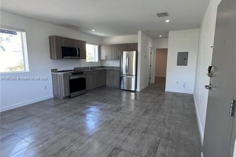 Apartamento en alquiler en Miami, Florida, 1 dormitorio, 65.03 m2 № 1967825 - foto 2