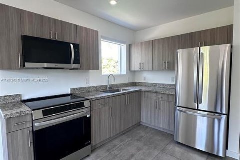 Apartamento en alquiler en Miami, Florida, 1 dormitorio, 65.03 m2 № 1967825 - foto 3