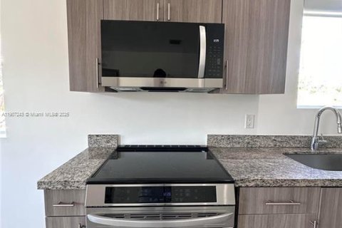 Apartamento en alquiler en Miami, Florida, 1 dormitorio, 65.03 m2 № 1967825 - foto 5