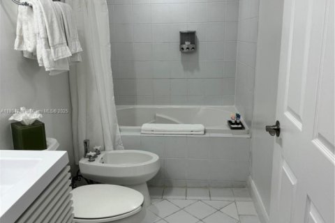 Condominio en alquiler en Miami, Florida, 1 dormitorio, 63.17 m2 № 1937768 - foto 12