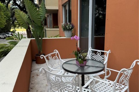 Condominio en alquiler en Miami, Florida, 1 dormitorio, 63.17 m2 № 1937768 - foto 19
