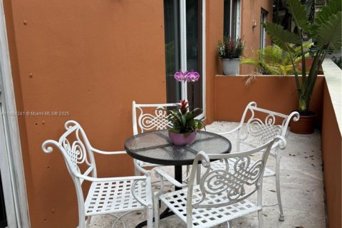 Condo in Miami, Florida, 1 bedroom  № 1937768 - photo 18