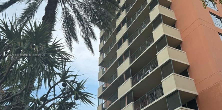 Condominio en Miami, Florida, 1 dormitorio  № 1937768