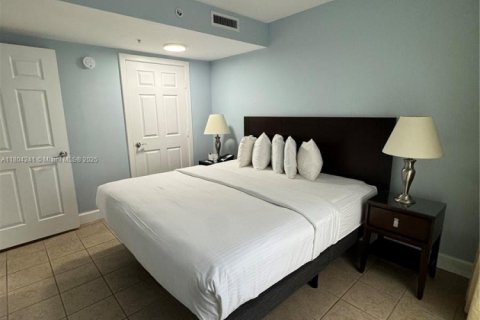 Condo in Miami, Florida, 1 bedroom  № 1937768 - photo 15