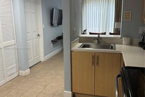 Condo in Miami, Florida, 1 bedroom  № 1937768 - photo 22
