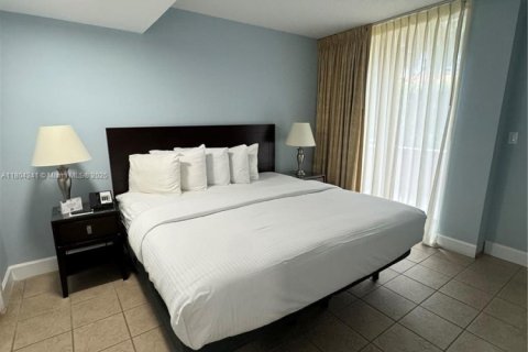 Condominio en alquiler en Miami, Florida, 1 dormitorio, 63.17 m2 № 1937768 - foto 14