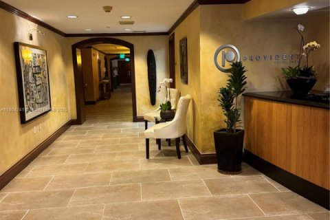 Condominio en alquiler en Miami, Florida, 1 dormitorio, 63.17 m2 № 1937768 - foto 2