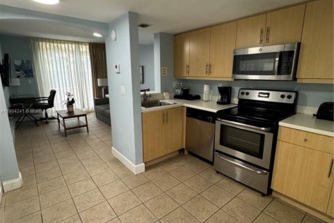 Condo in Miami, Florida, 1 bedroom  № 1937768 - photo 9