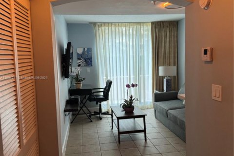 Condominio en alquiler en Miami, Florida, 1 dormitorio, 63.17 m2 № 1937768 - foto 23