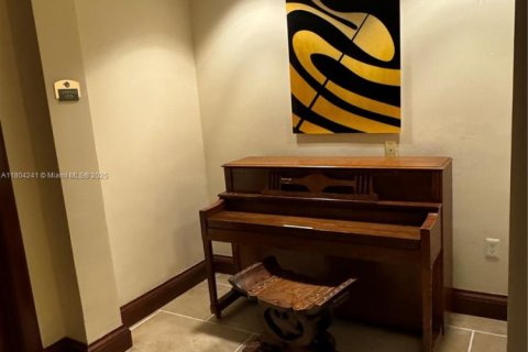 Condo in Miami, Florida, 1 bedroom  № 1937768 - photo 5