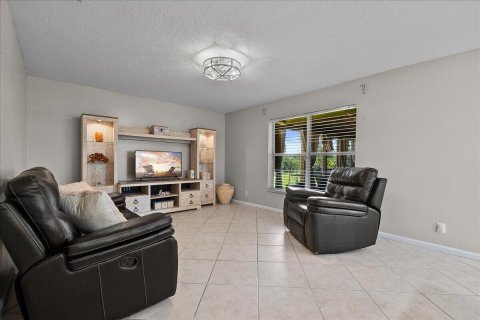 House in Loxahatchee Groves, Florida 3 bedrooms, 170.2 sq.m. № 2378401 - photo 13