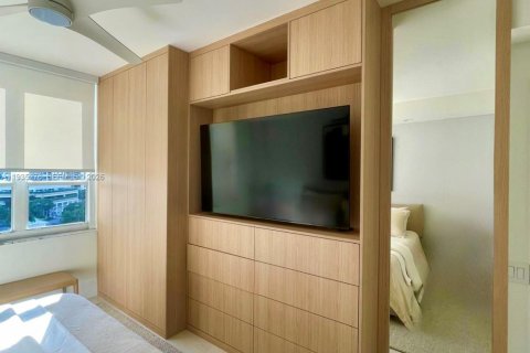 Condo in Miami, Florida, 1 bedroom  № 1996431 - photo 7