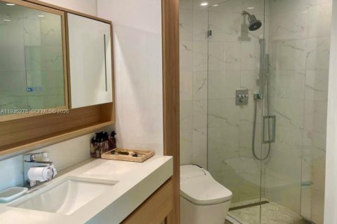 Condo in Miami, Florida, 1 bedroom  № 1996431 - photo 14