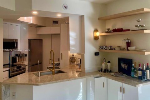 Condo in Miami, Florida, 1 bedroom  № 1996431 - photo 4