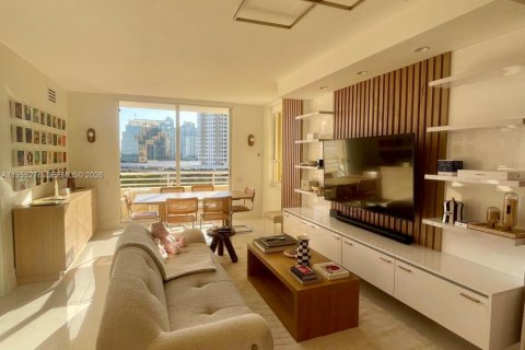 Condo in Miami, Florida, 1 bedroom  № 1996431 - photo 2