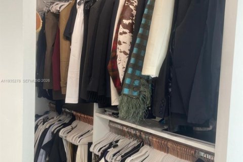 Condo in Miami, Florida, 1 bedroom  № 1996431 - photo 10