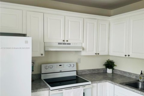 Condo in Plantation, Florida, 2 bedrooms  № 1974632 - photo 6