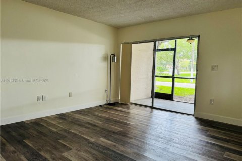 Condo in Plantation, Florida, 2 bedrooms  № 1974632 - photo 13